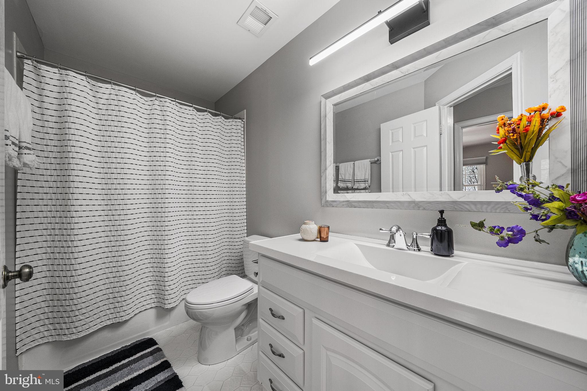 MC LEAN COURT - Residential