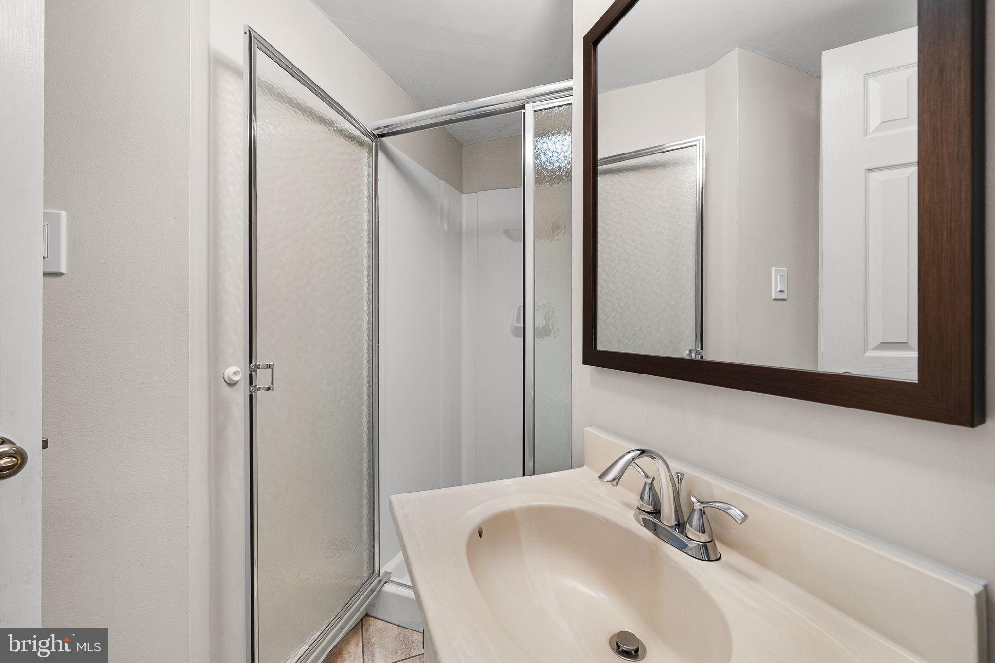 MC LEAN COURT - Residential