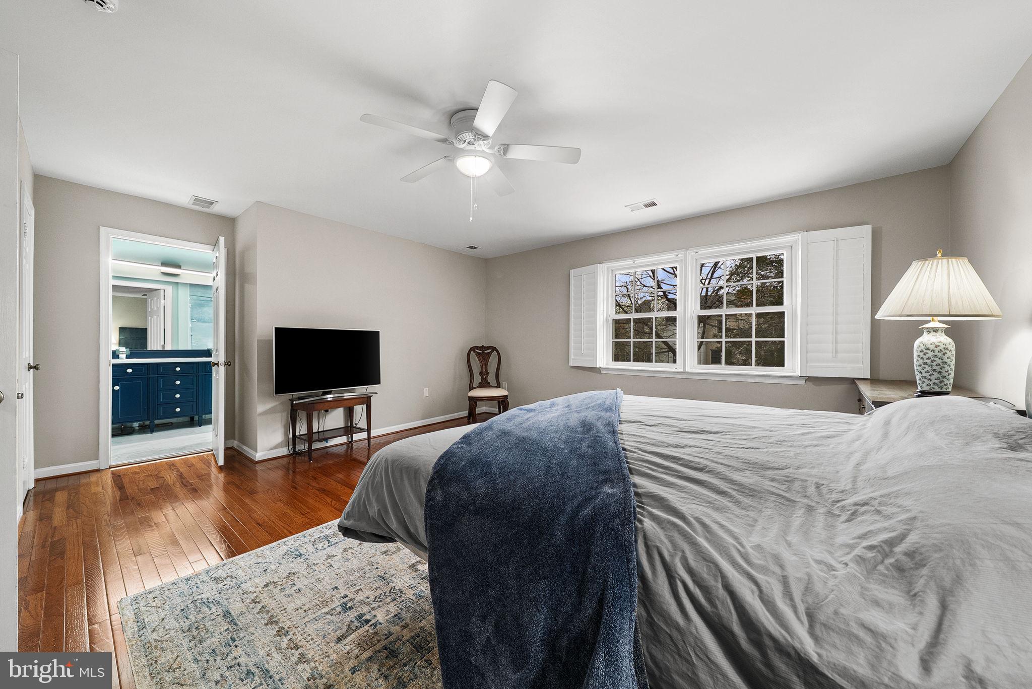 MC LEAN COURT - Residential