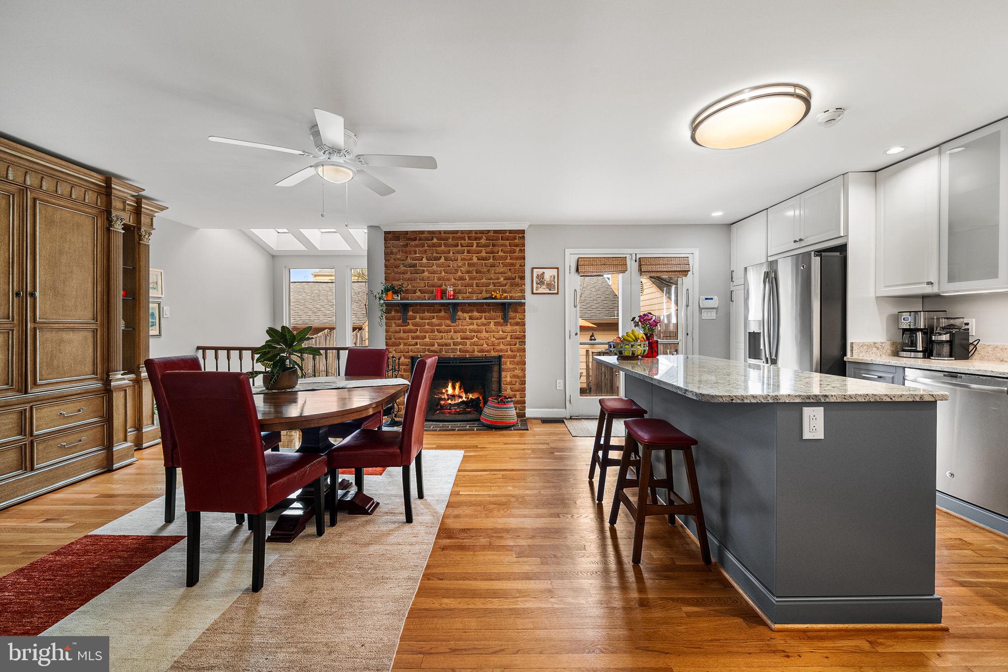 MC LEAN COURT - Residential