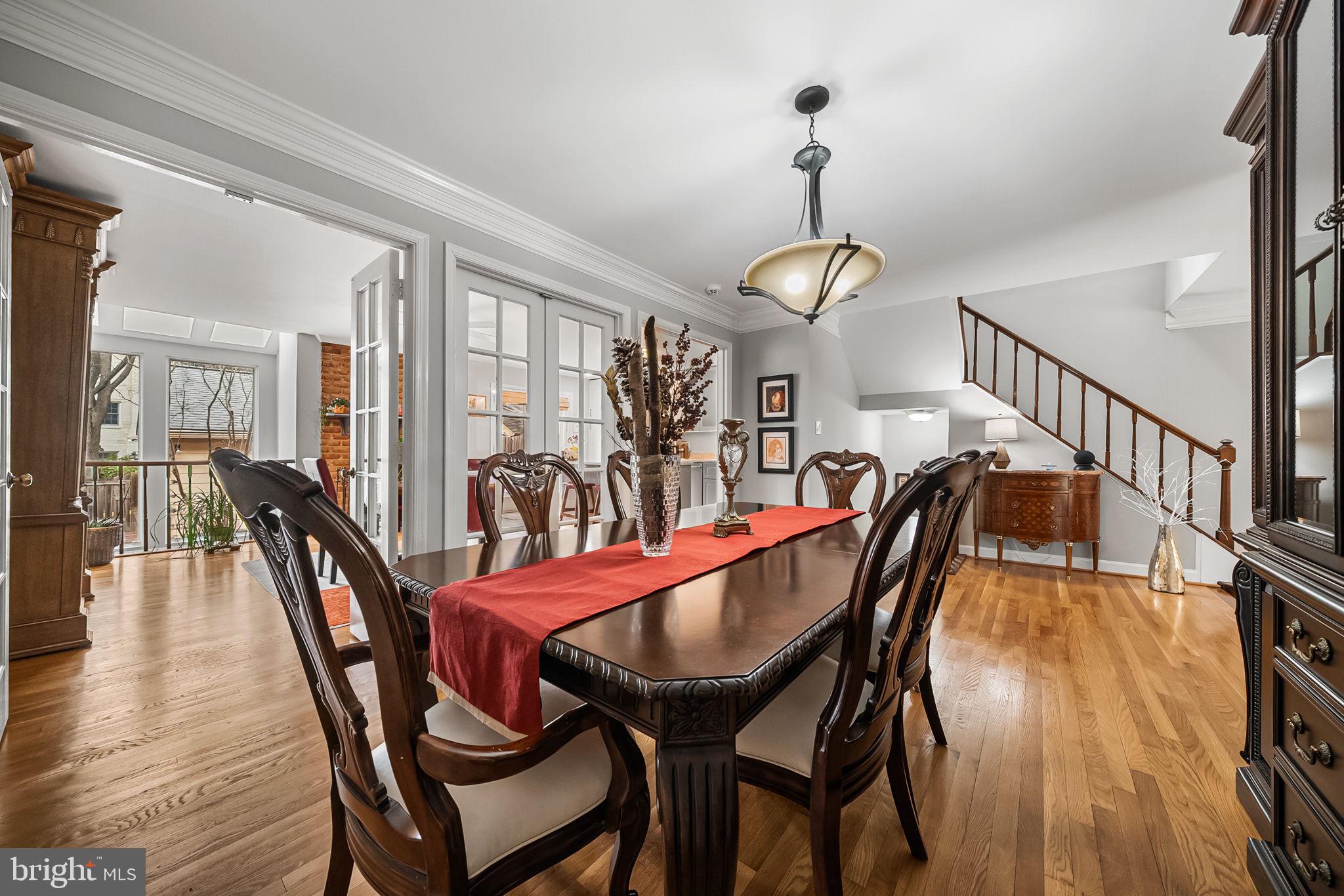 MC LEAN COURT - Residential