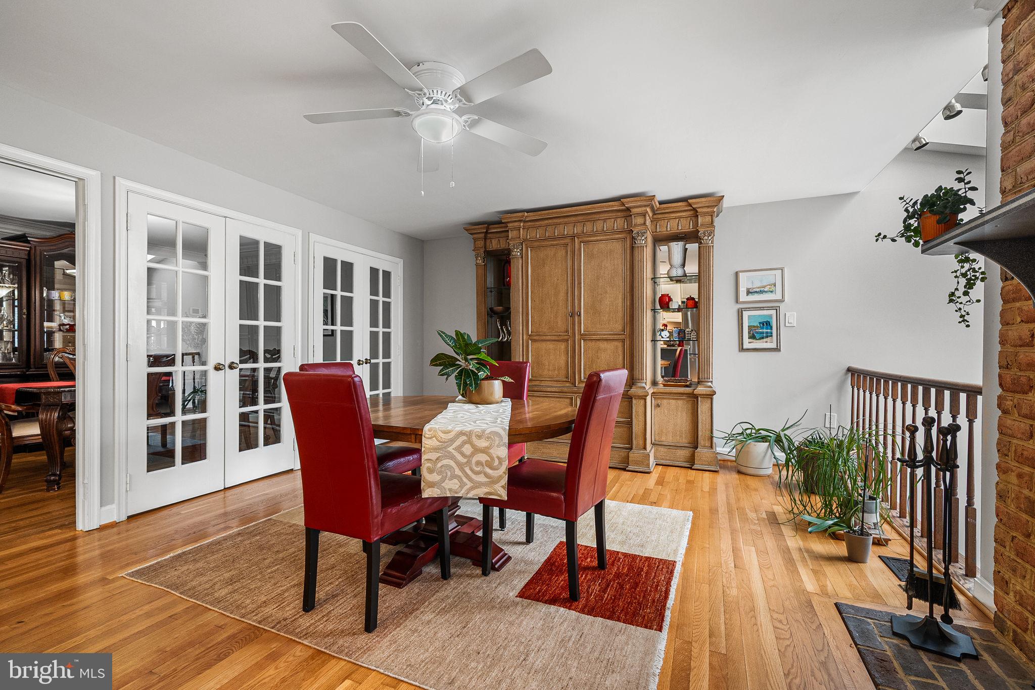 MC LEAN COURT - Residential