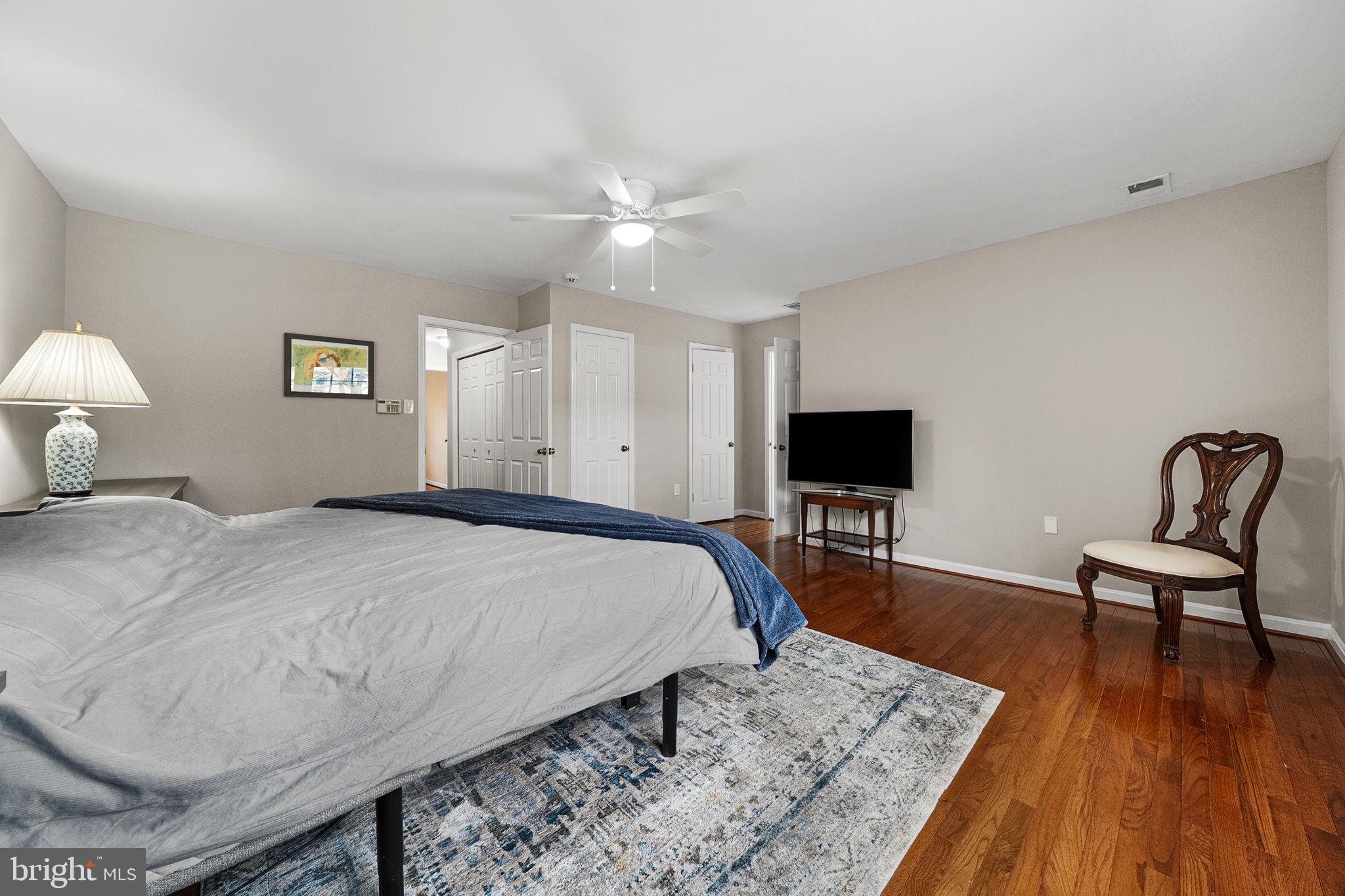 MC LEAN COURT - Residential