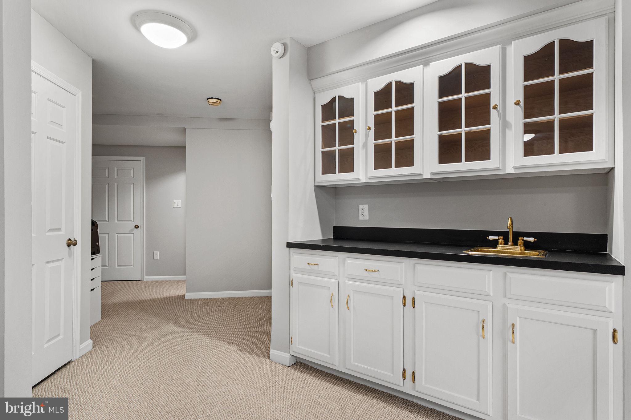 MC LEAN COURT - Residential