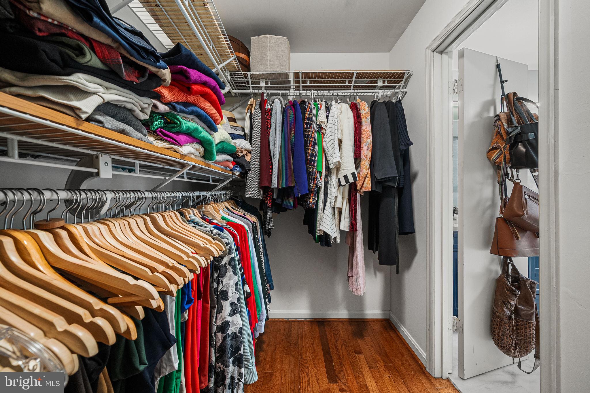 MC LEAN COURT - Residential