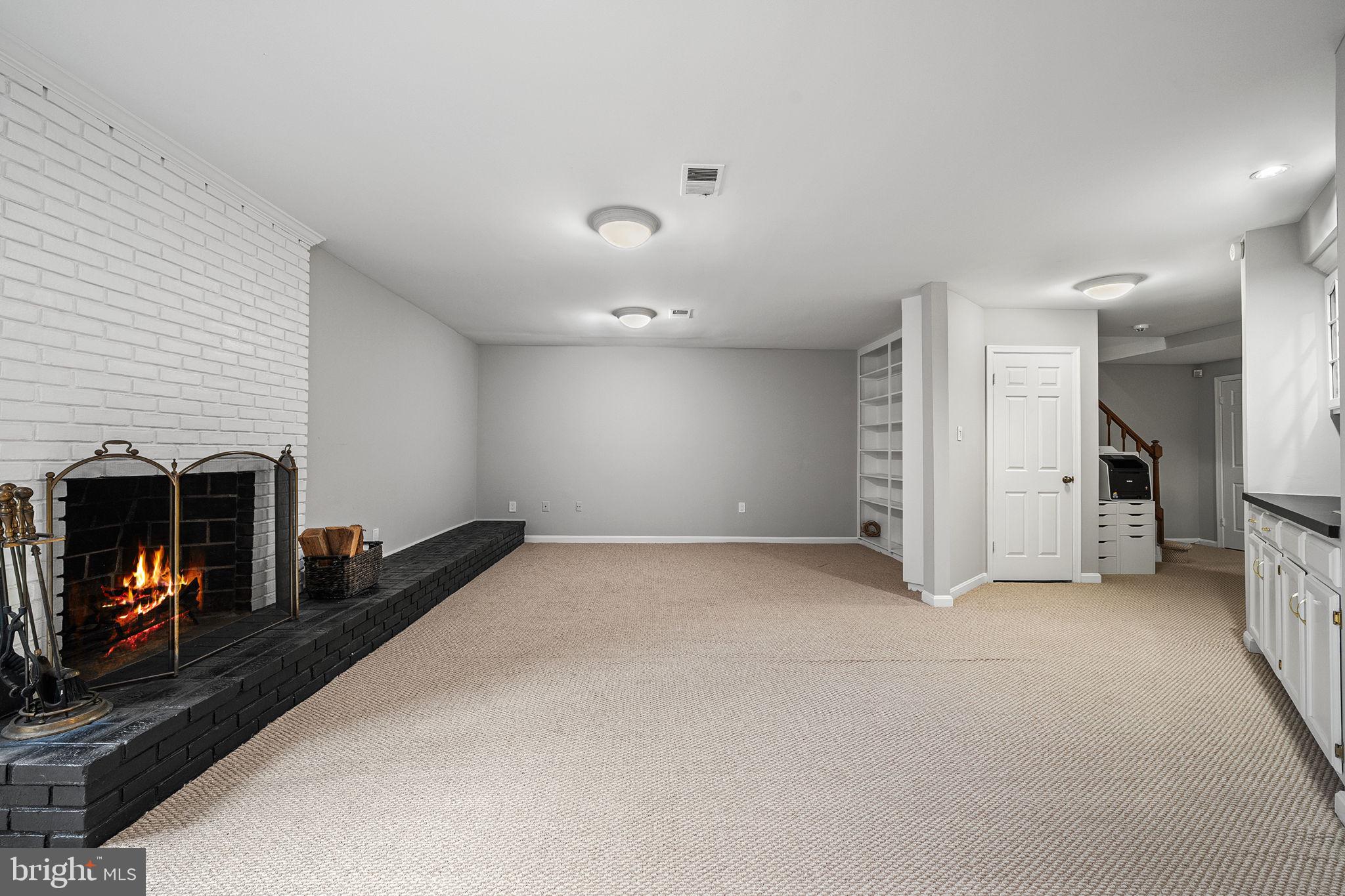 MC LEAN COURT - Residential