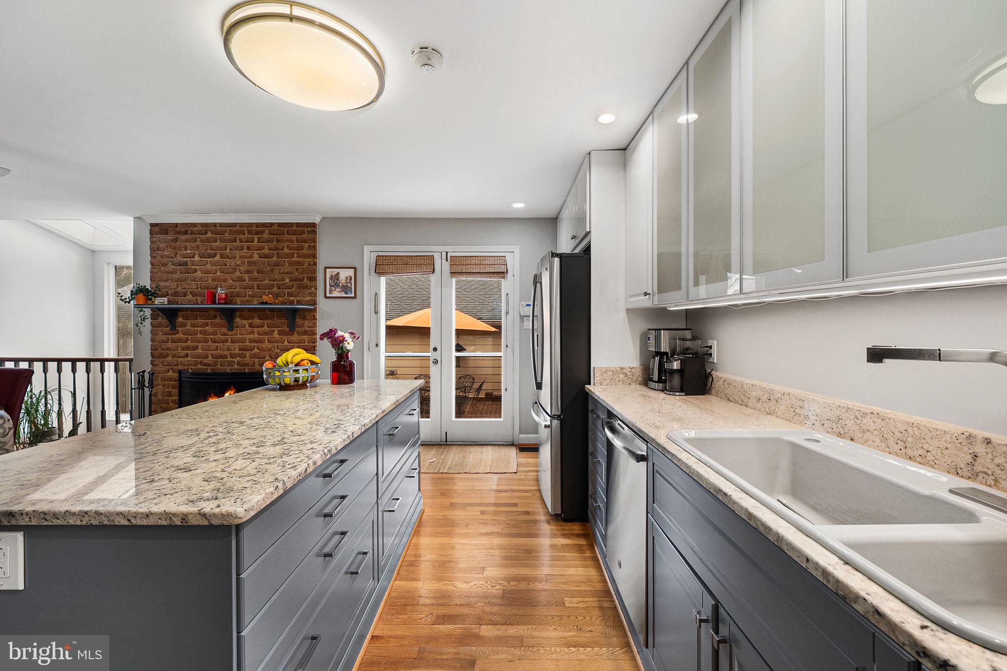 MC LEAN COURT - Residential