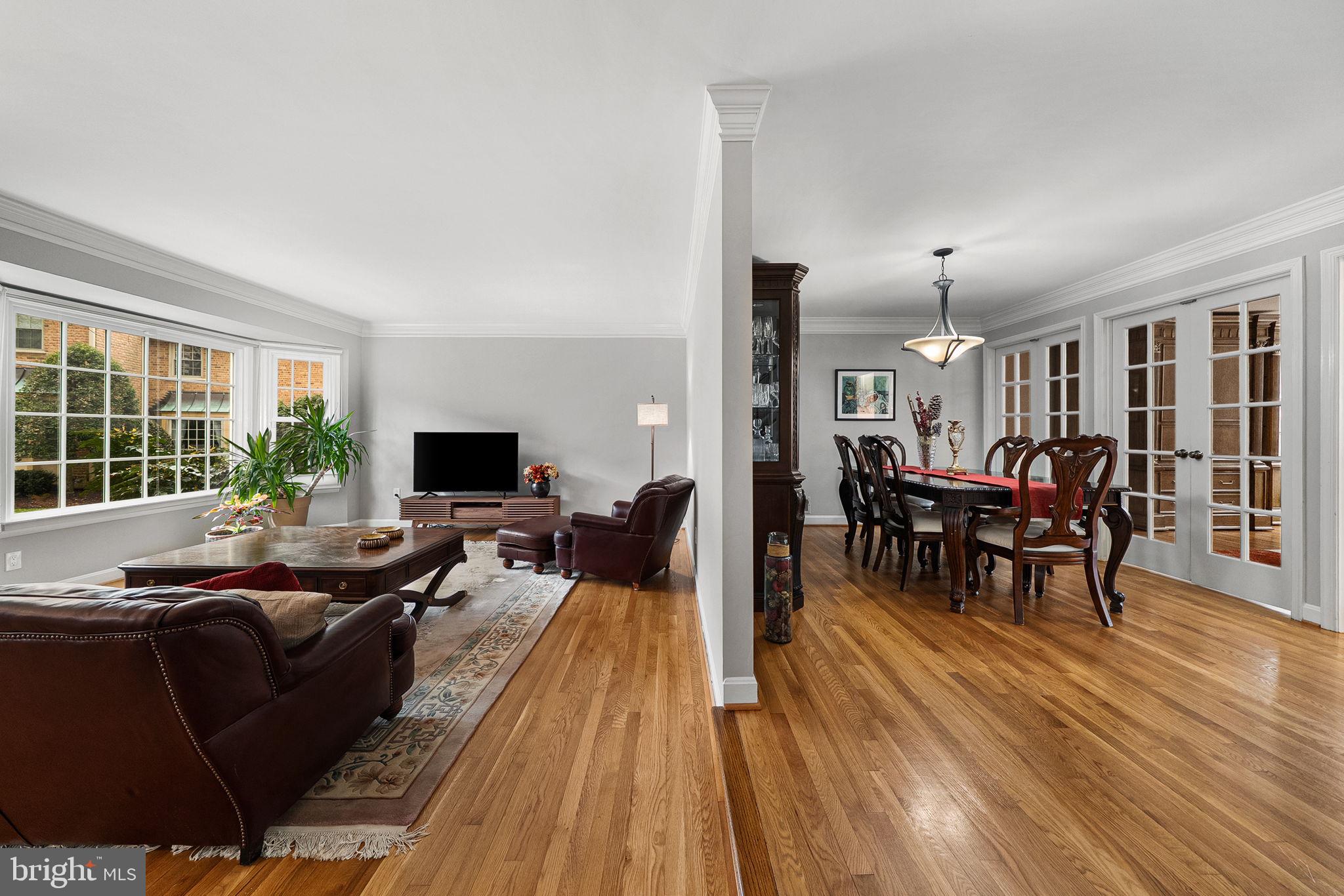 MC LEAN COURT - Residential