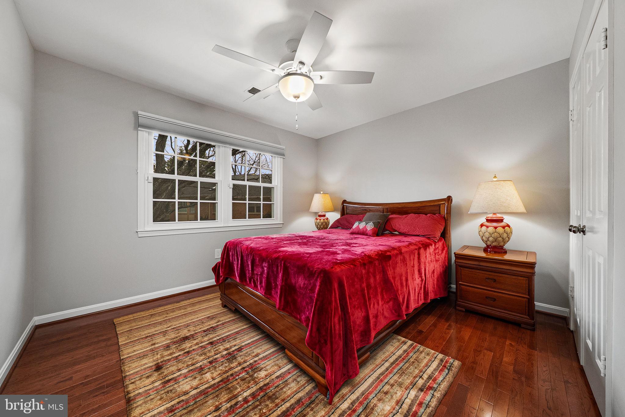 MC LEAN COURT - Residential