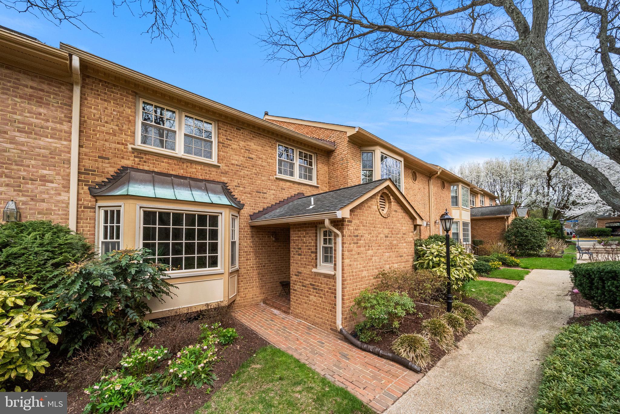 MC LEAN COURT - Residential