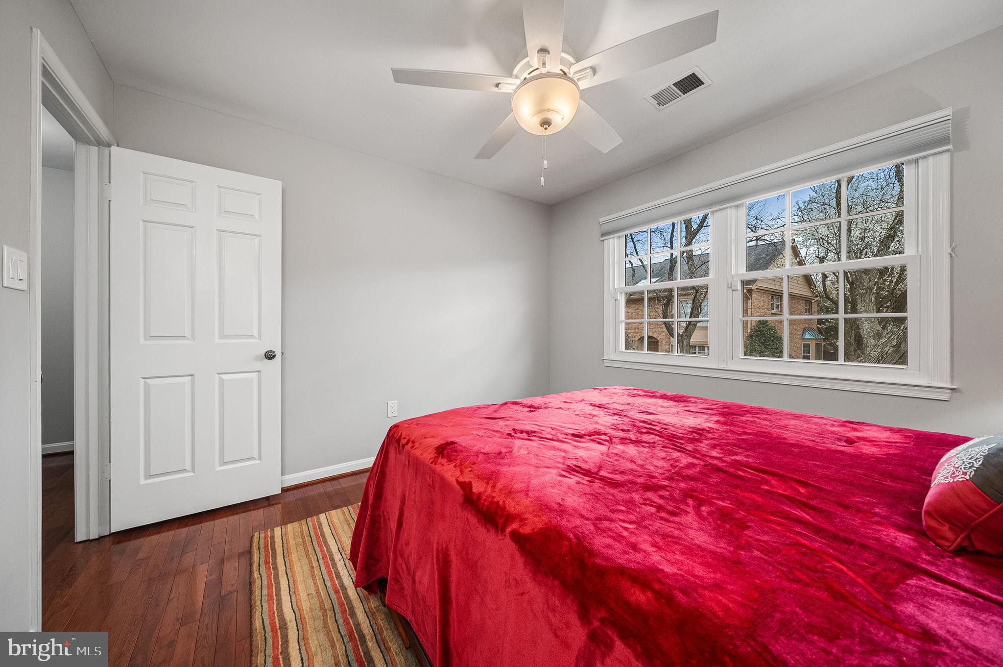 MC LEAN COURT - Residential