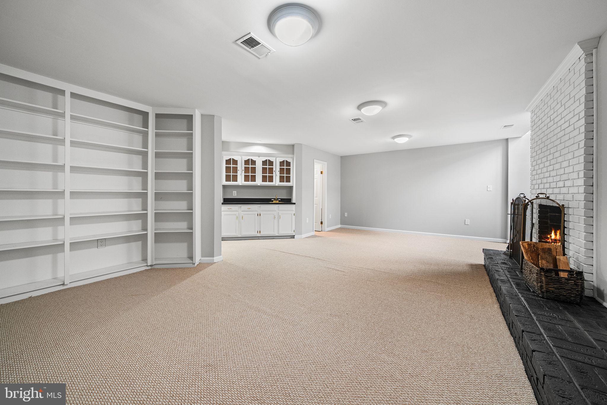 MC LEAN COURT - Residential