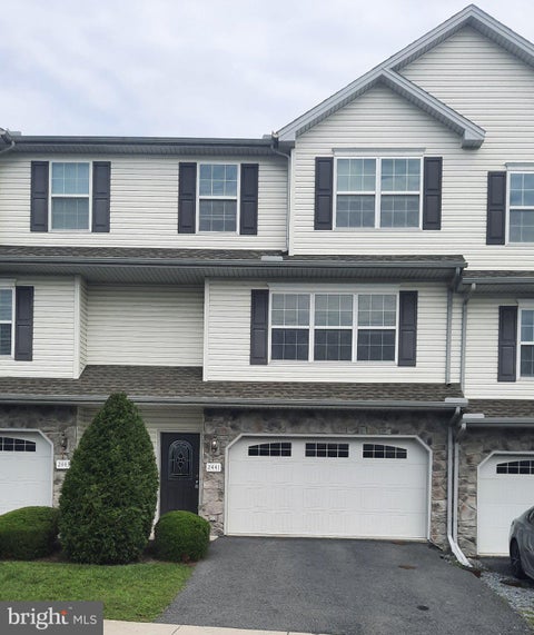 Townhouse For Rent - 2441 Newtown Drive<br/> HARRISBURG, PA 17110