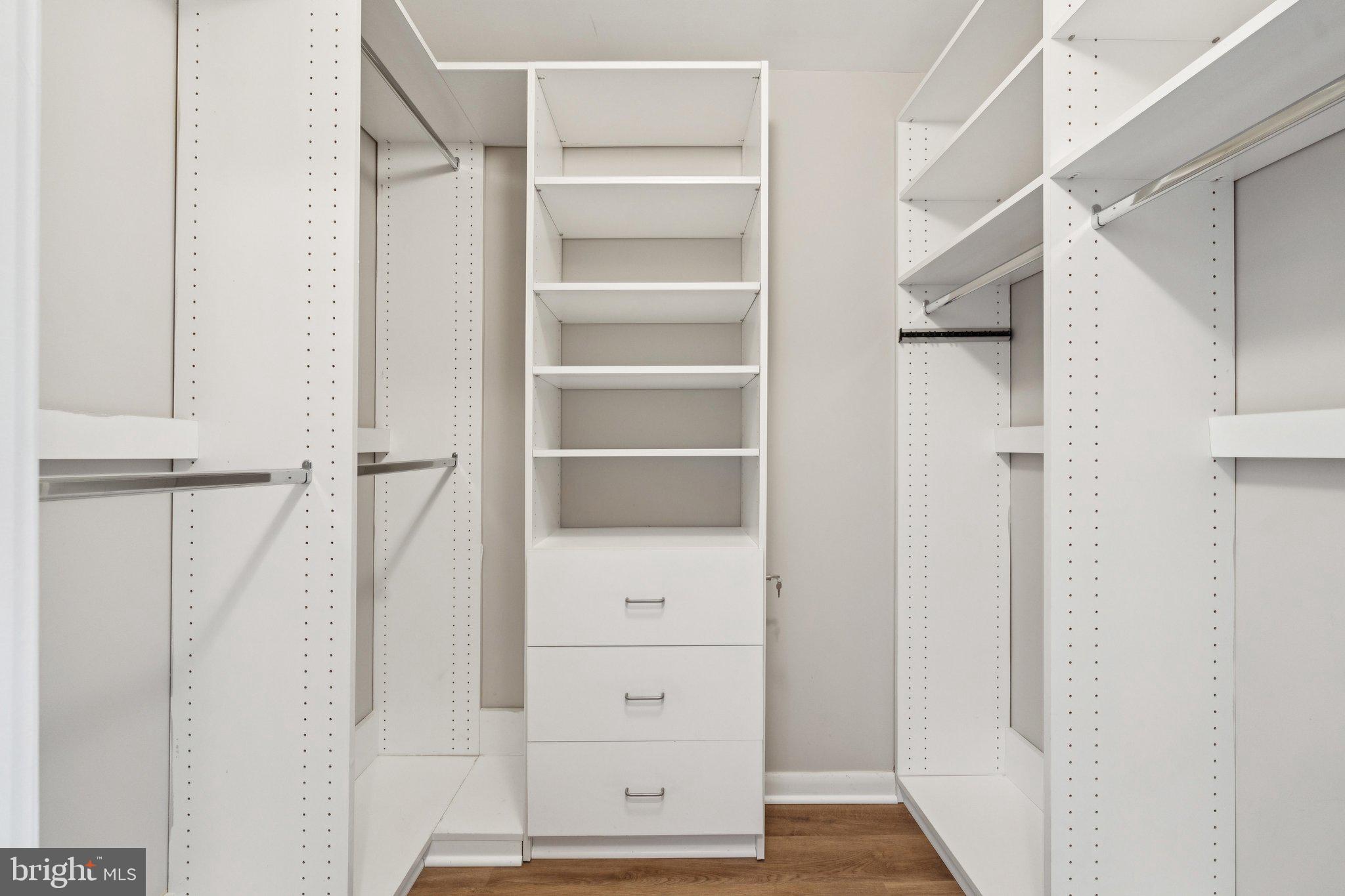 CLARENDON 1021 - Residential