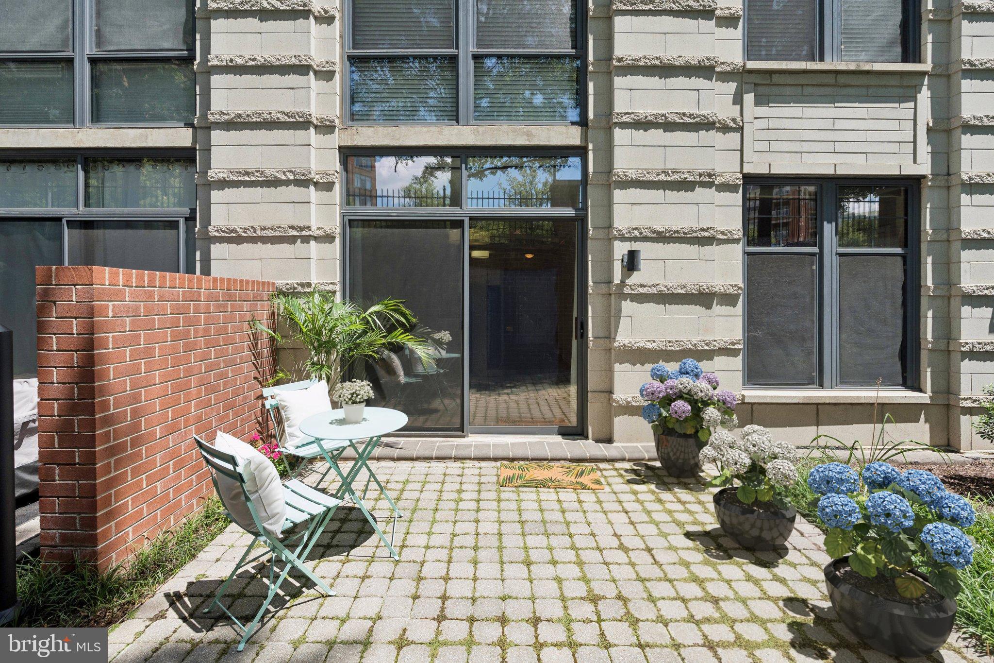 CLARENDON 1021 - Residential