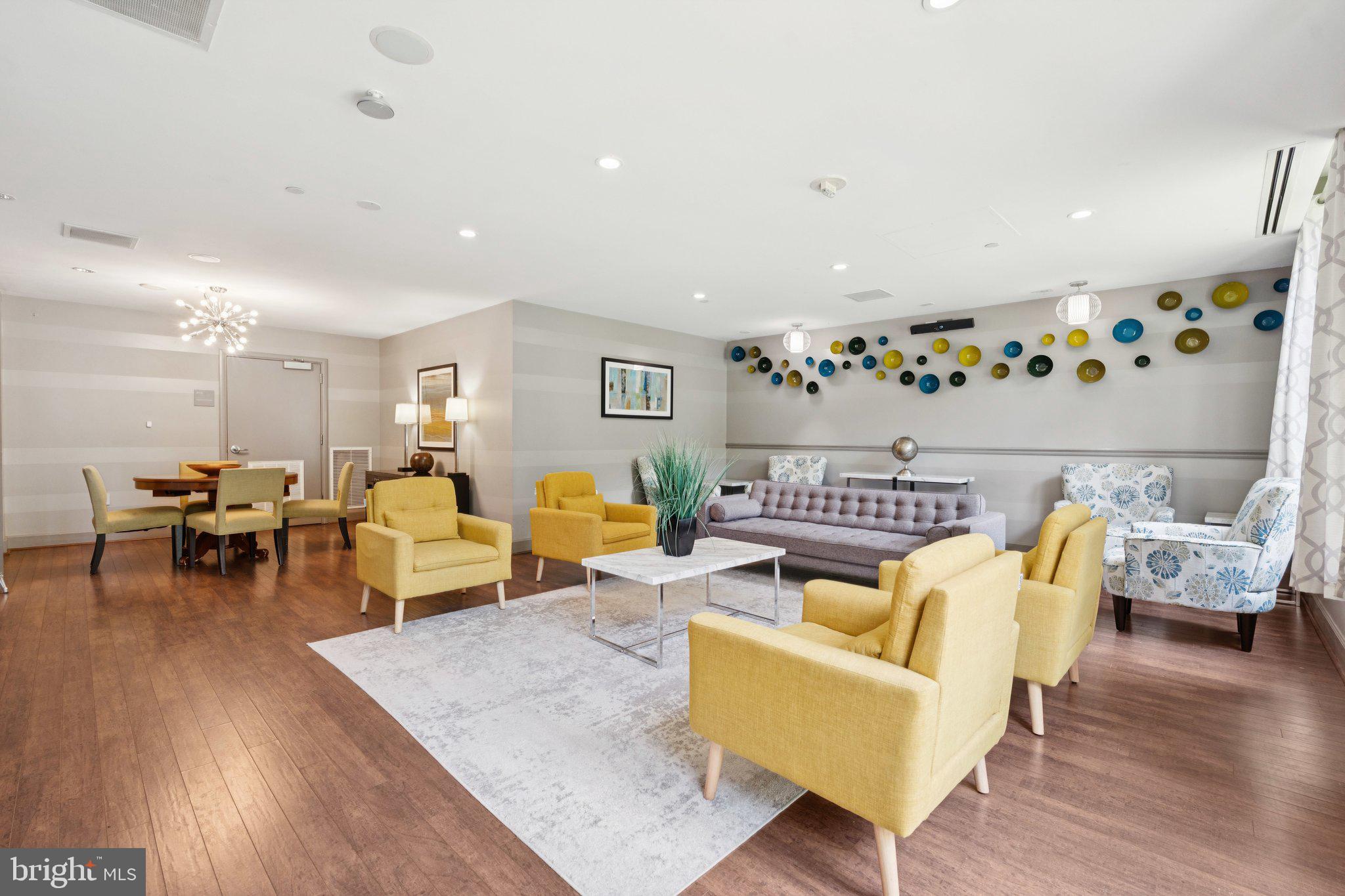 CLARENDON 1021 - Residential