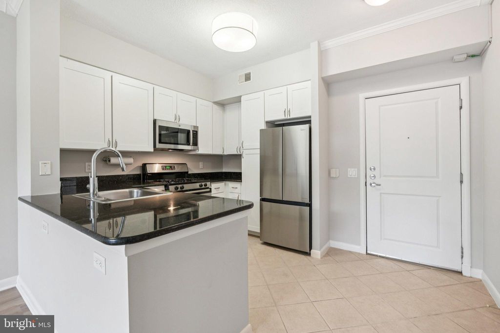 Photo of 1021 N Garfield Street #B39, ARLINGTON, VA 22201 (MLS # VAAR2065346)