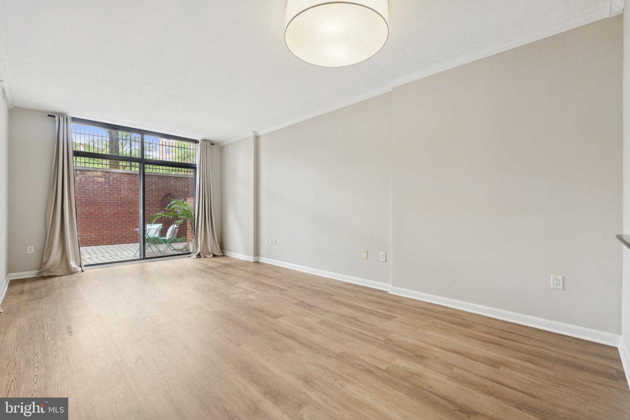 CLARENDON 1021 - Residential