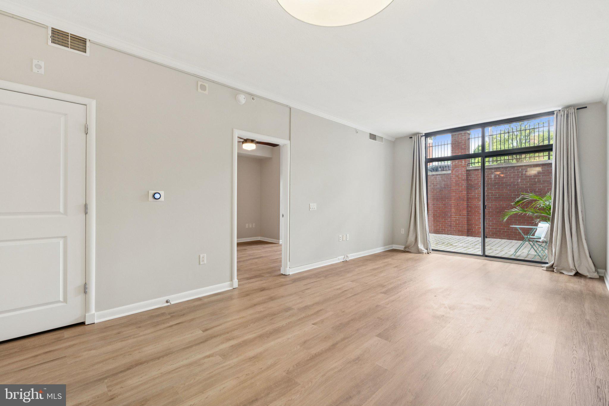 CLARENDON 1021 - Residential