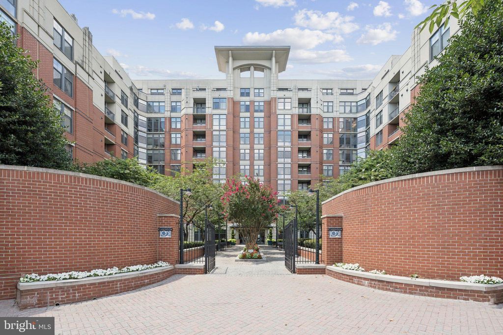 Photo of 1021 N Garfield Street #B39, ARLINGTON, VA 22201 (MLS # VAAR2065346)