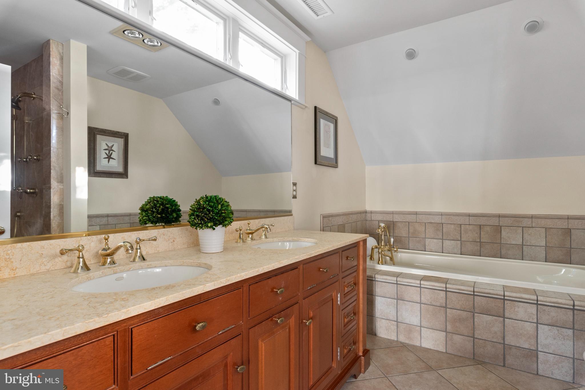 EASTPORT - Residential