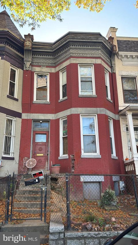 Photo of 11 Rhode Island Avenue NE, WASHINGTON, DC 20002 (MLS # DCDC2232022)