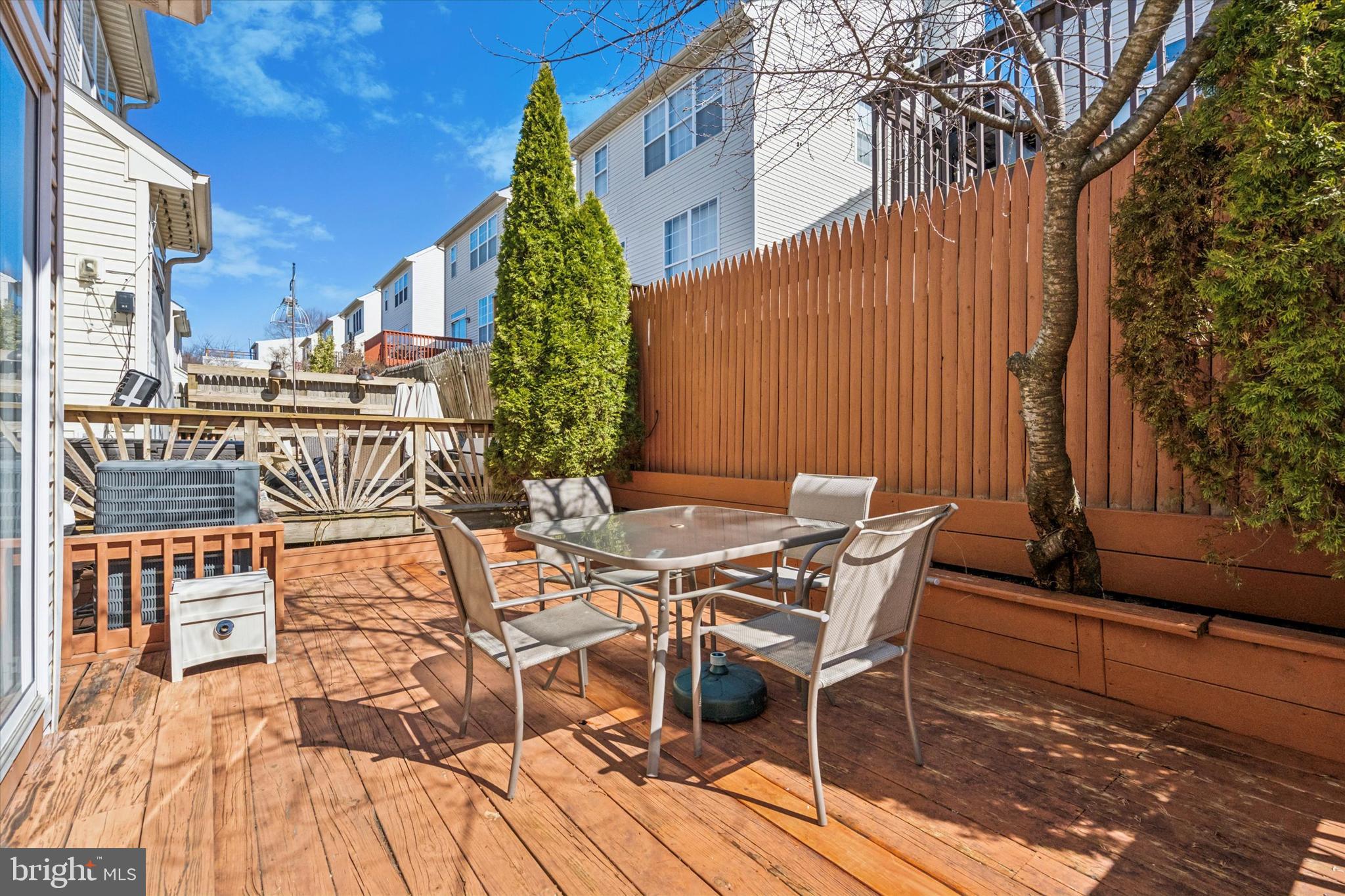 CINNAMON HILL - Residential