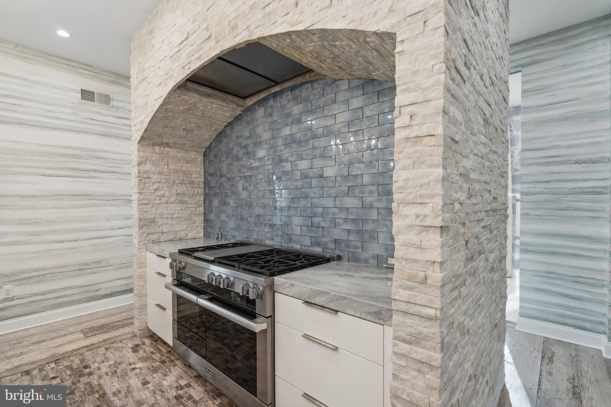 BEACON HILL - Residential