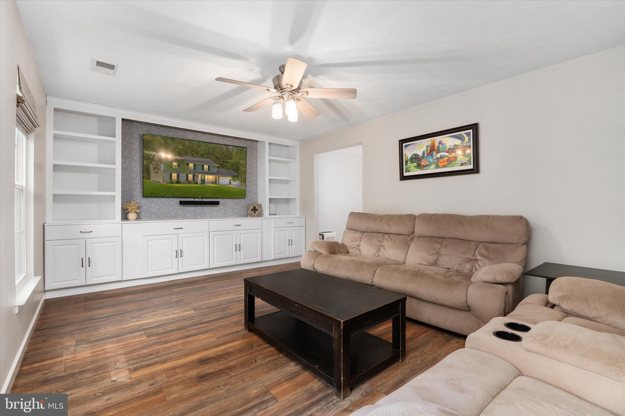 BAY COUNTRY - Residential