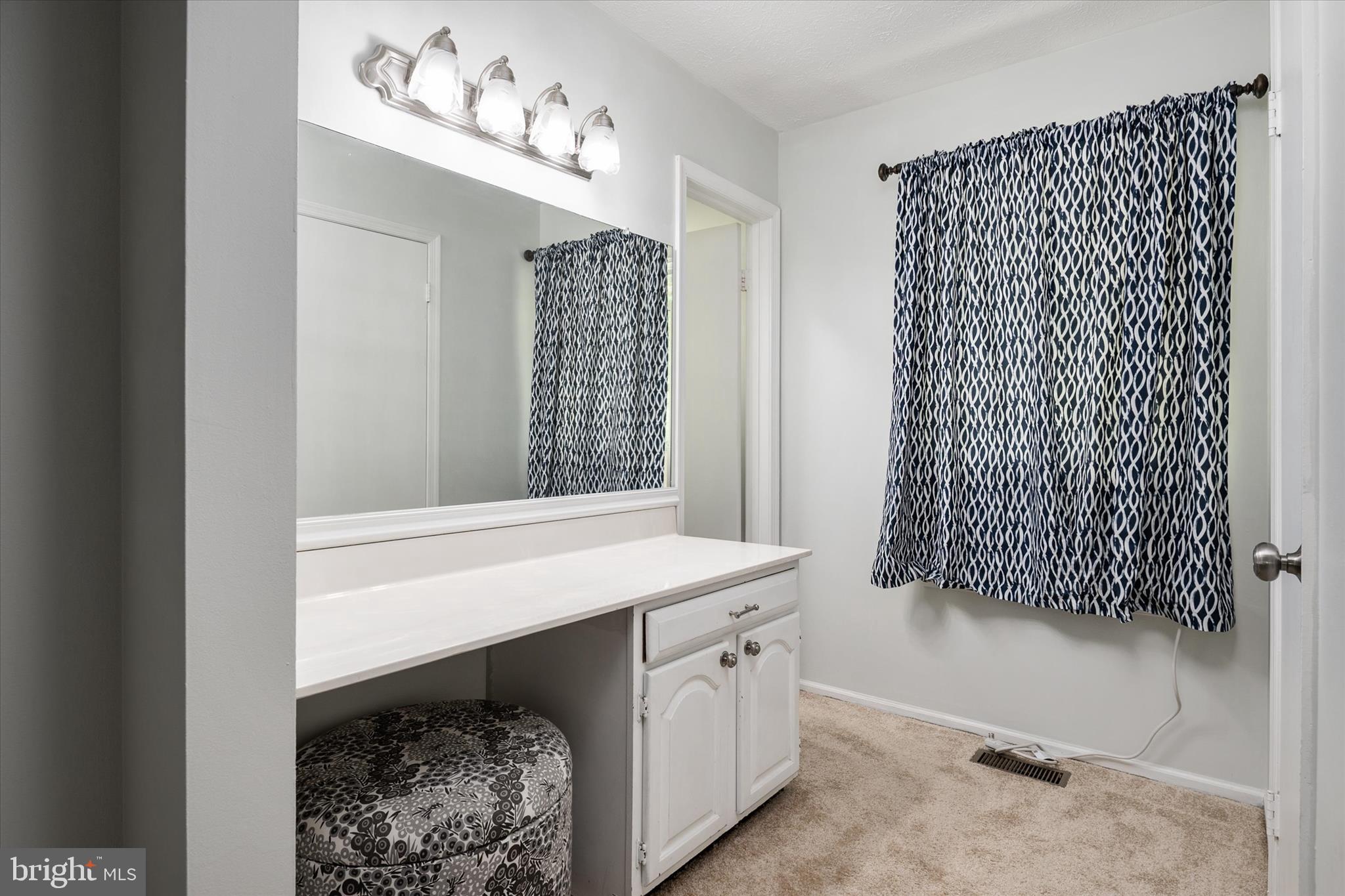 BAY COUNTRY - Residential