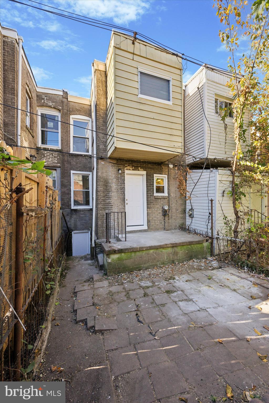 ELMWOOD PARK - Residential Lease