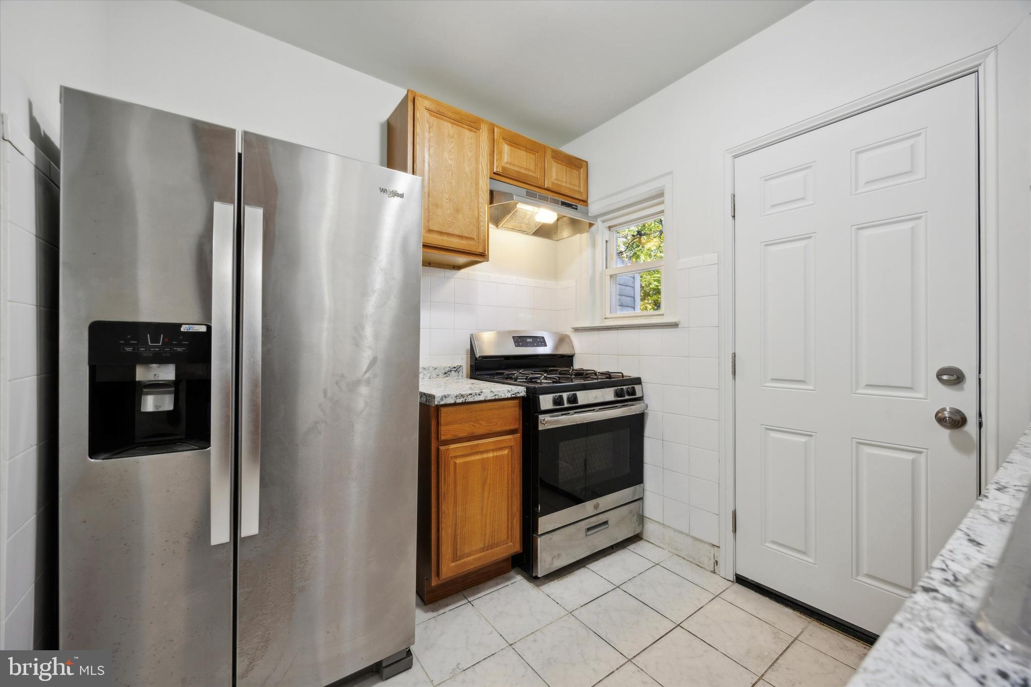 ELMWOOD PARK - Residential Lease