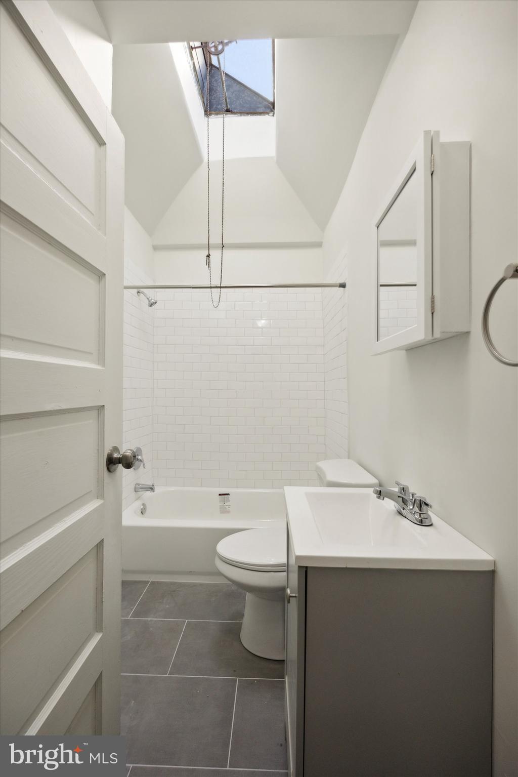 ELMWOOD PARK - Residential Lease