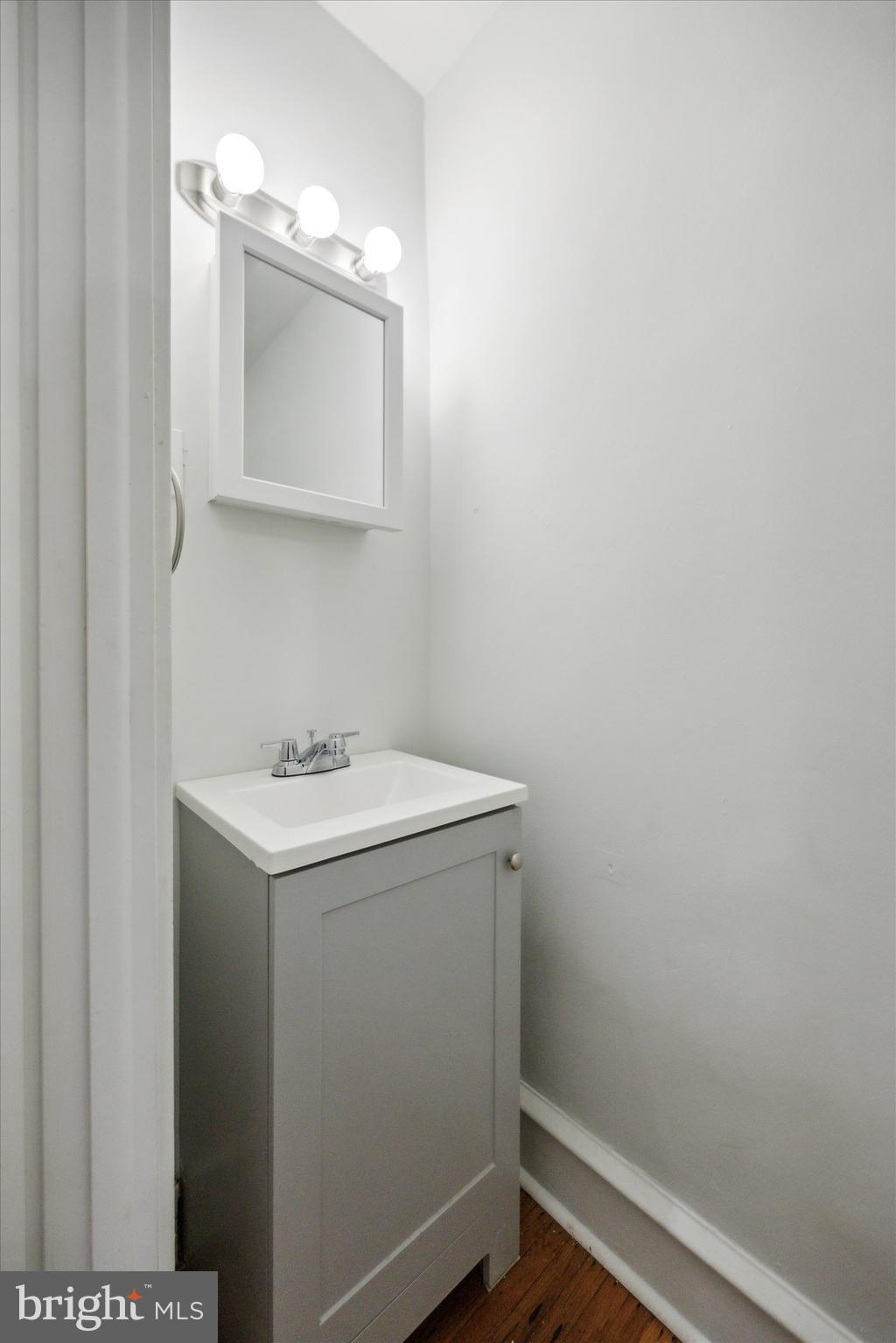 ELMWOOD PARK - Residential Lease