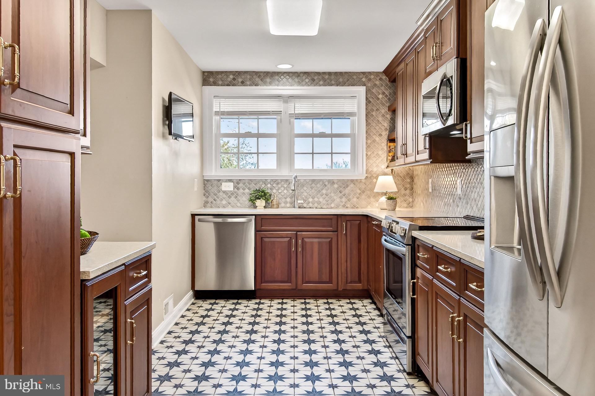 WESTMORELAND PLACE - Residential