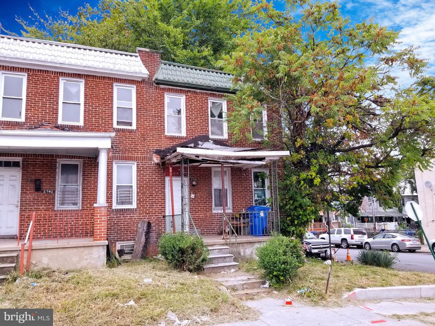 POST AUCTION:  BUY NOW! Deposit: $5,000. 2 Story End-Unit Townhouse located in the Rosemont area.
JUST MINUTES to Gwynns Falls & Daisy Field.
Easy access to major traffic artery MD Route 40 (Edmondson Ave).
Property is Occupied.