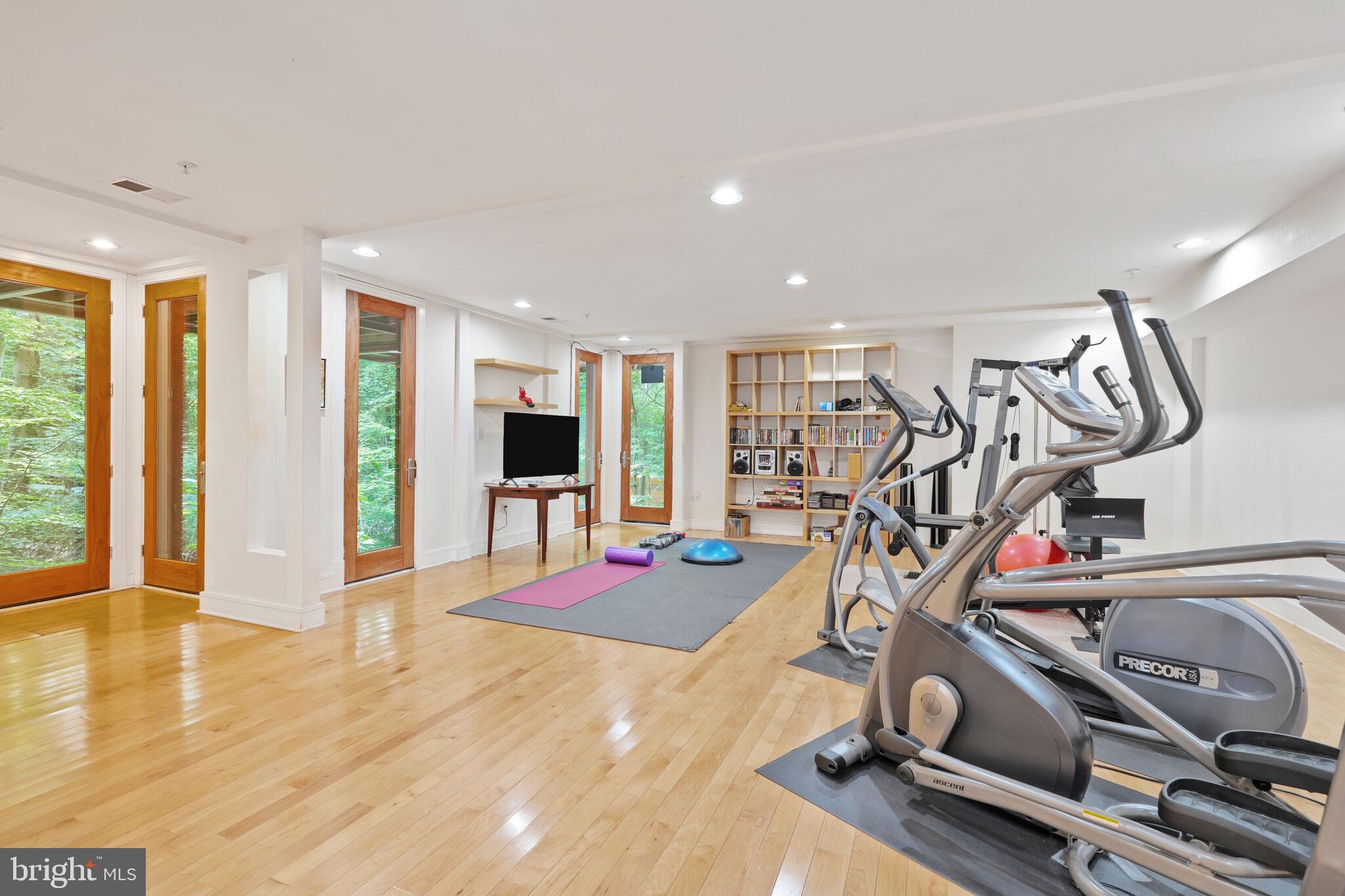 FOREST HILLS - Residential