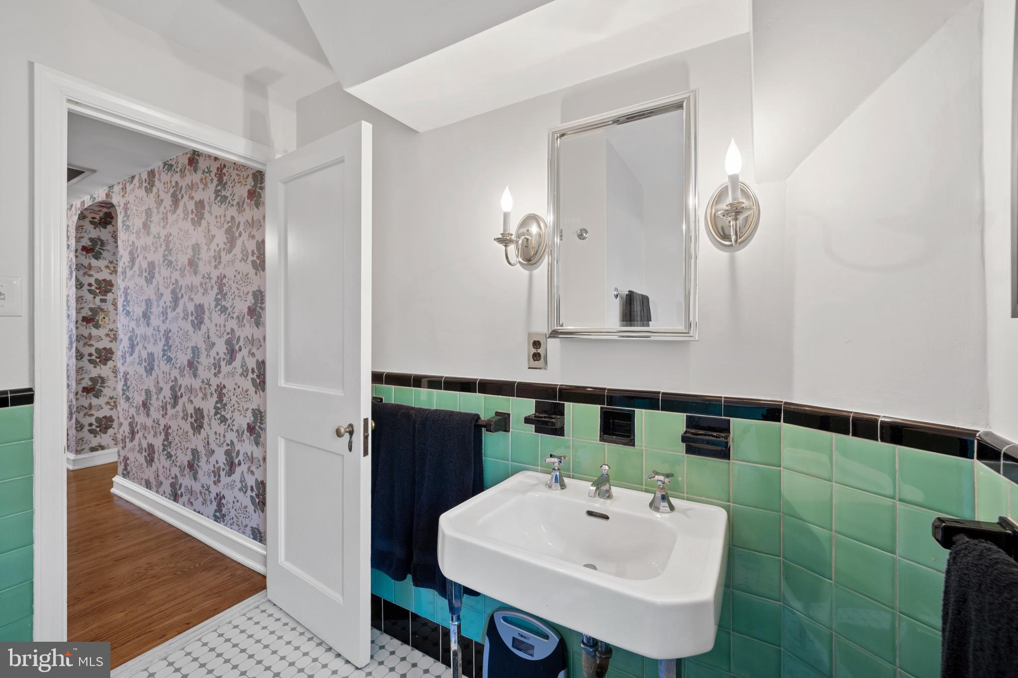 WALLINGFORD HILLS - Residential