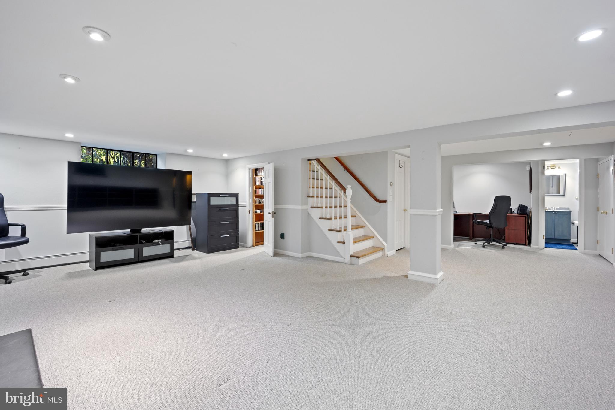 WALLINGFORD HILLS - Residential