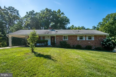 3710 Woodburn Road, Annandale, VA MLS: VAFX2232122
