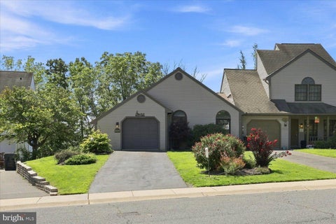 Townhouse For Sale - 309 W Main Street<br/> Lancaster County, ADAMSTOWN, PA 19501