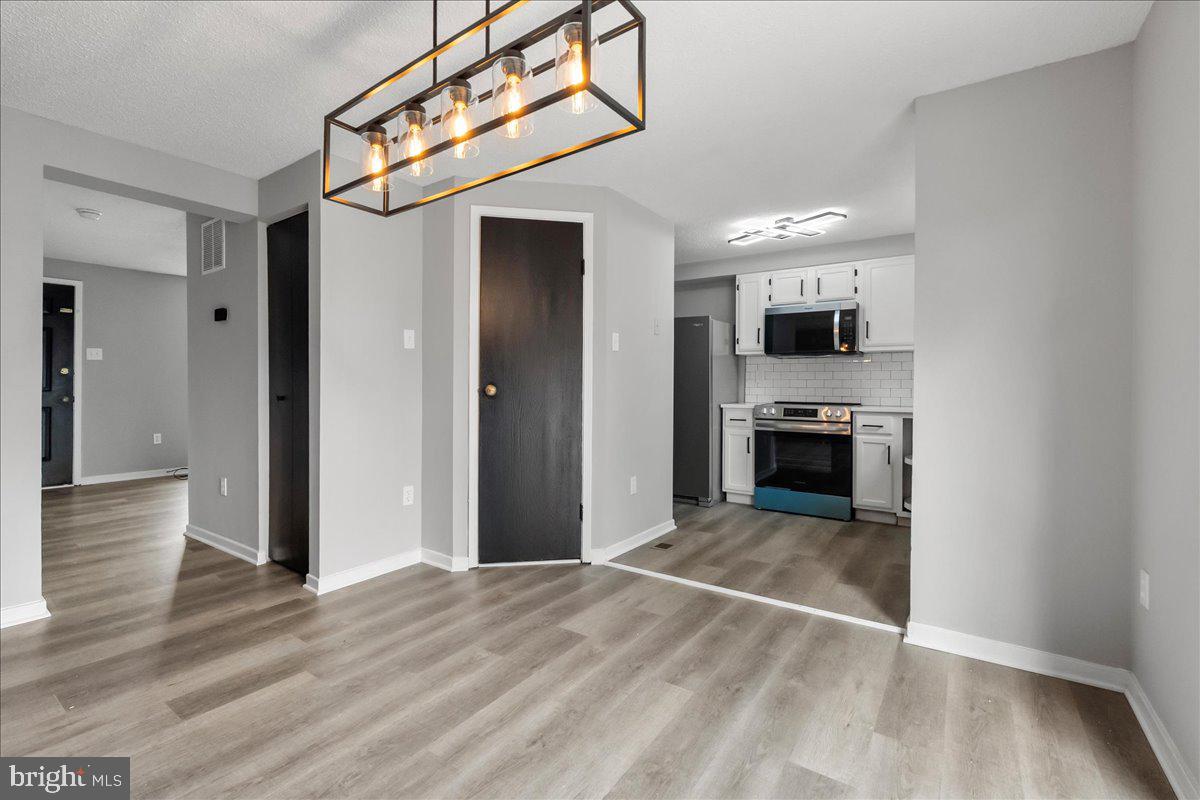 ROLLING MEADOWS - Residential