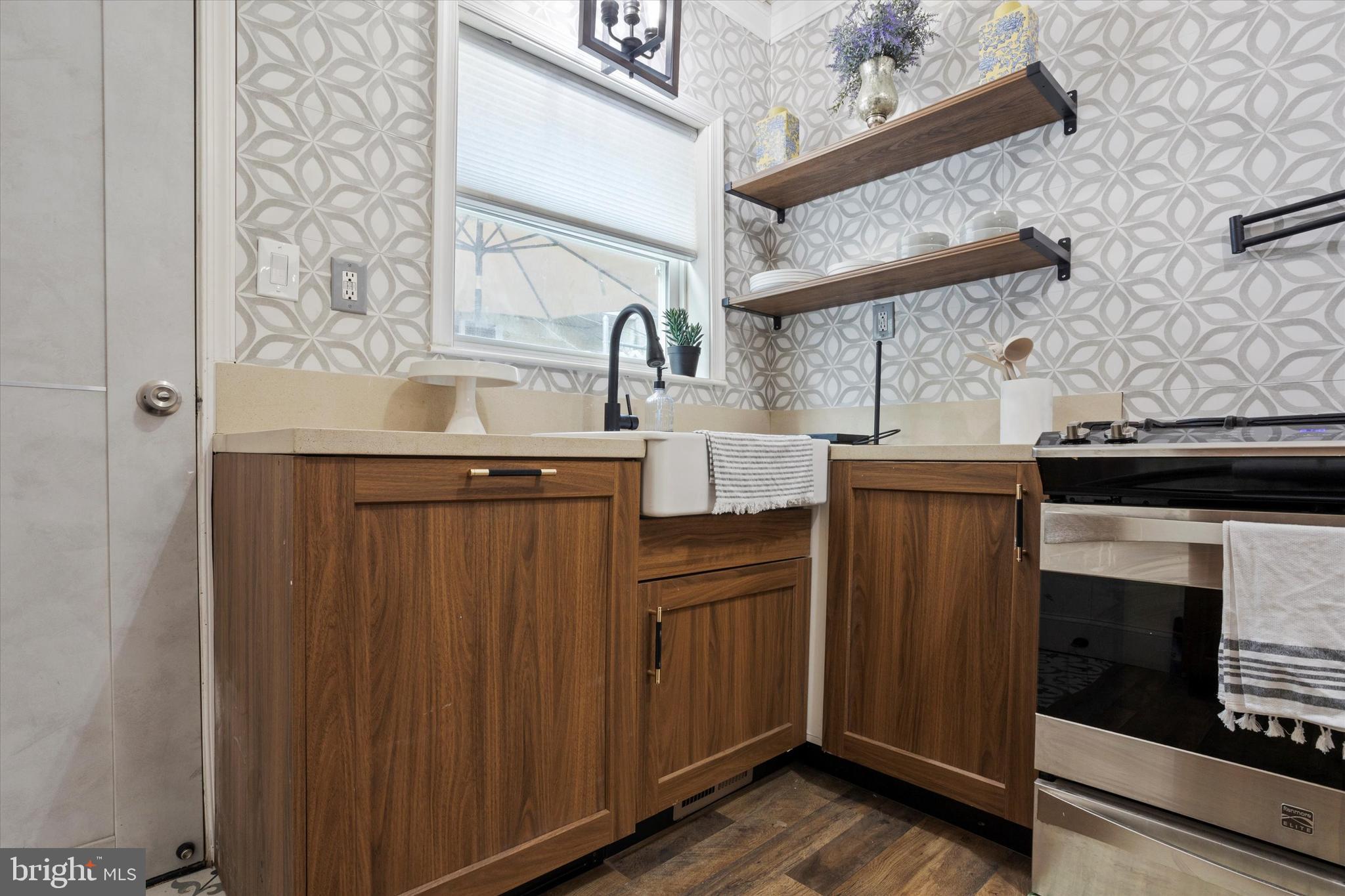 POINT BREEZE - Residential