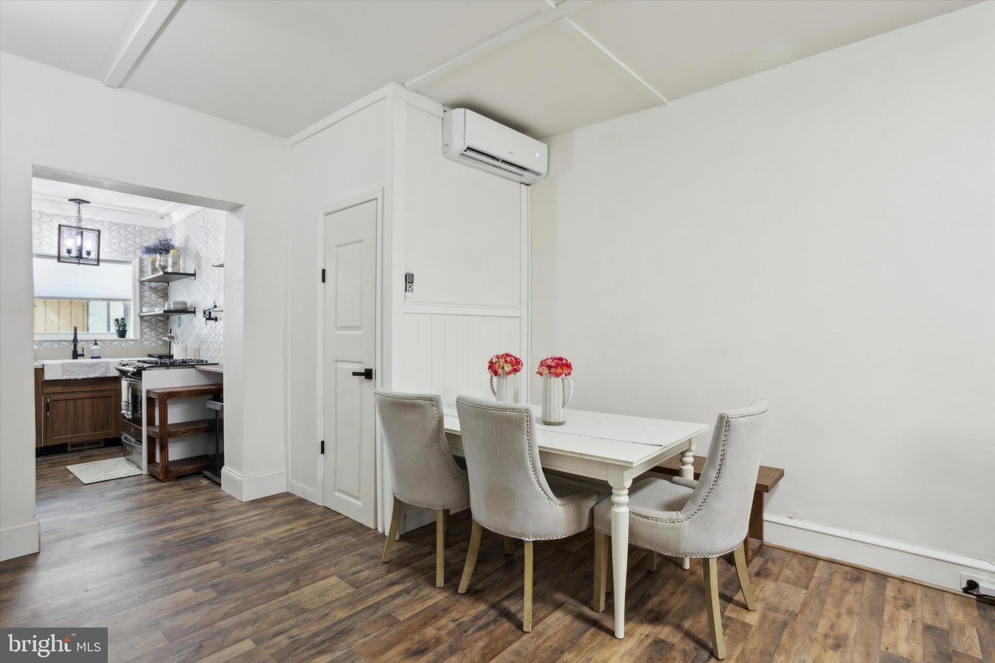 POINT BREEZE - Residential