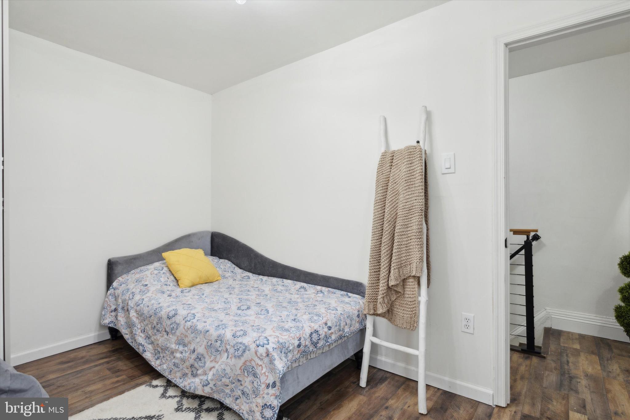 POINT BREEZE - Residential