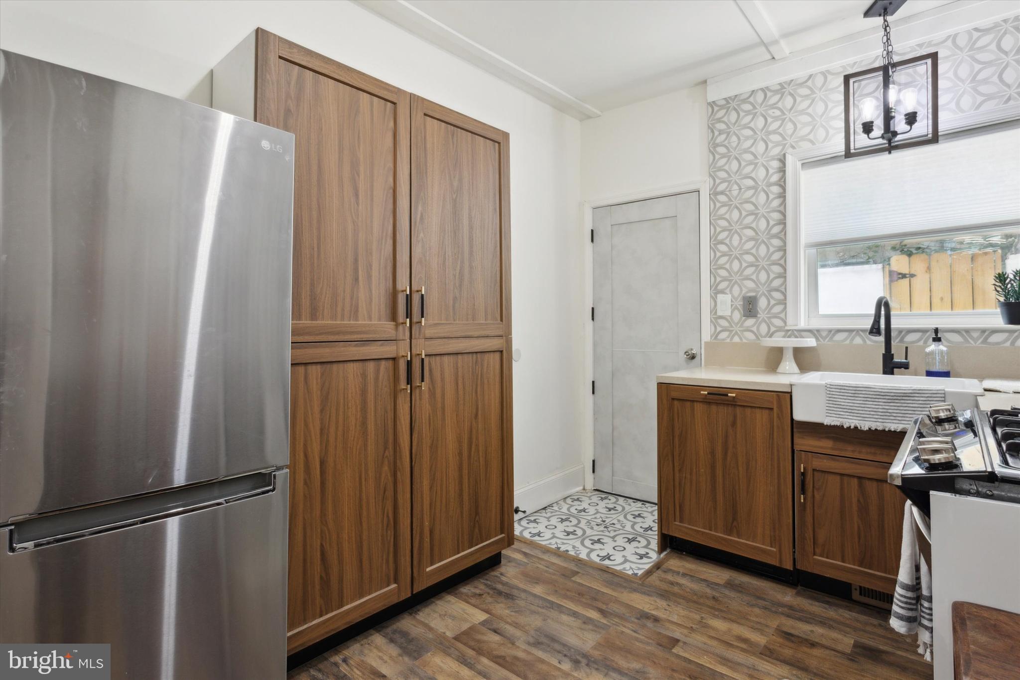 POINT BREEZE - Residential