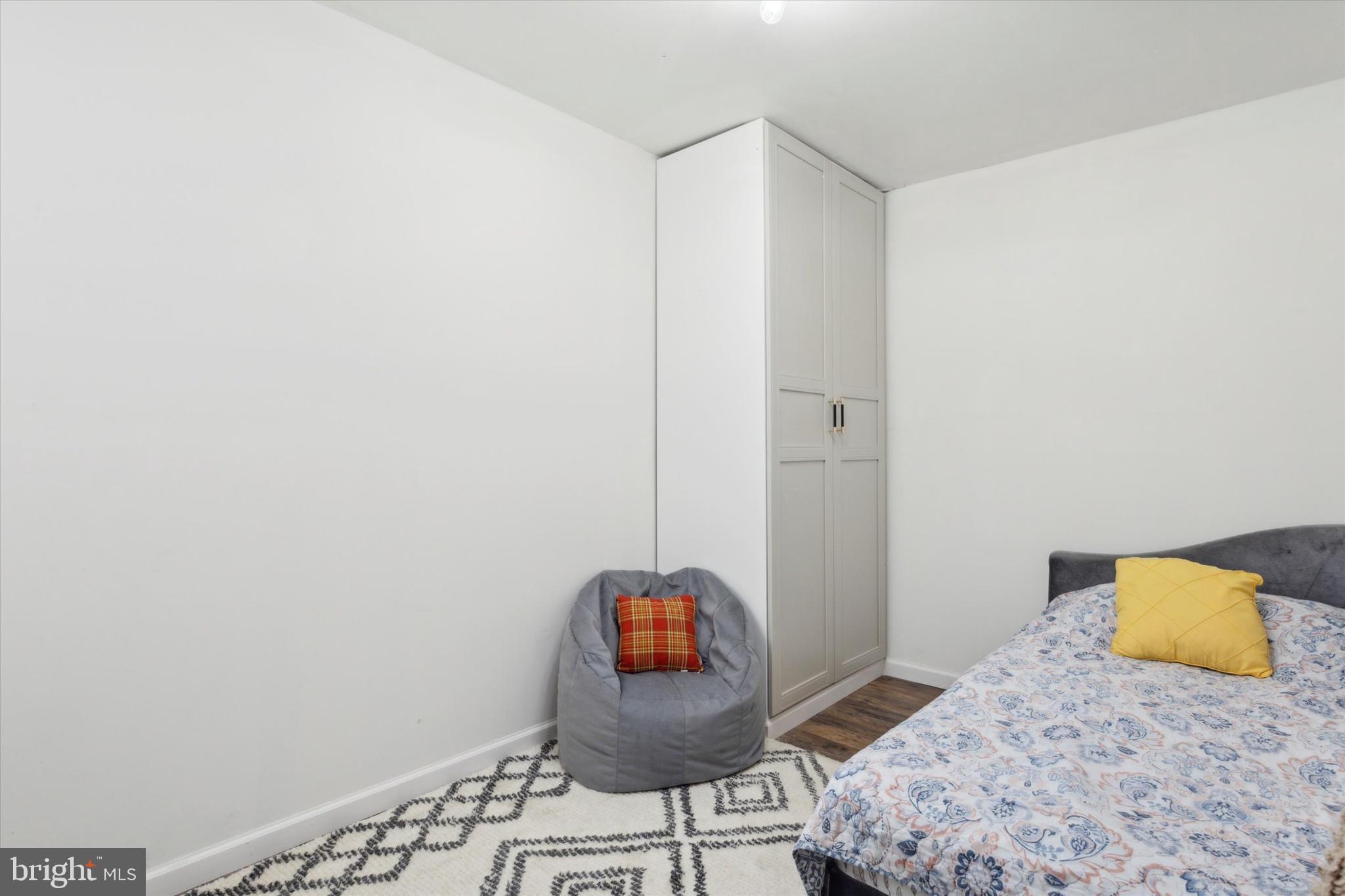 POINT BREEZE - Residential