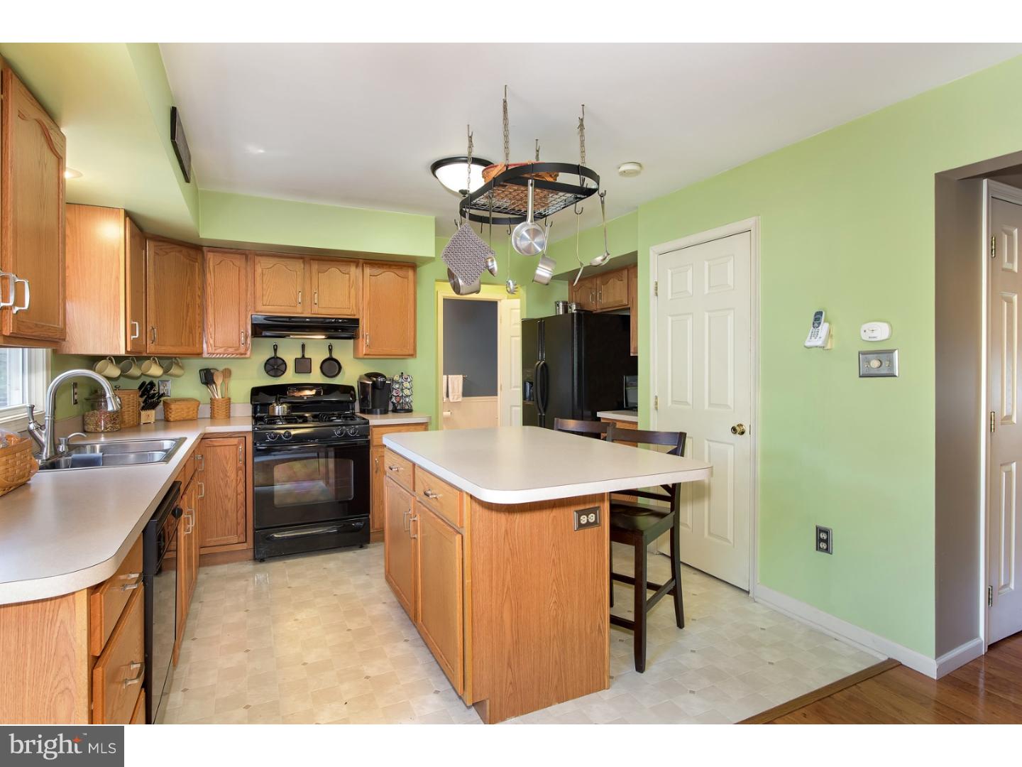 PONDVIEW - Residential