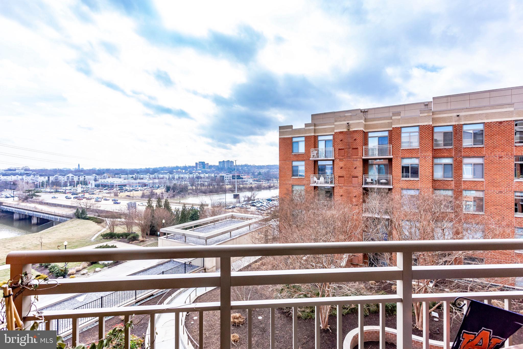 ECLIPSE ON CENTER PARK - Residential