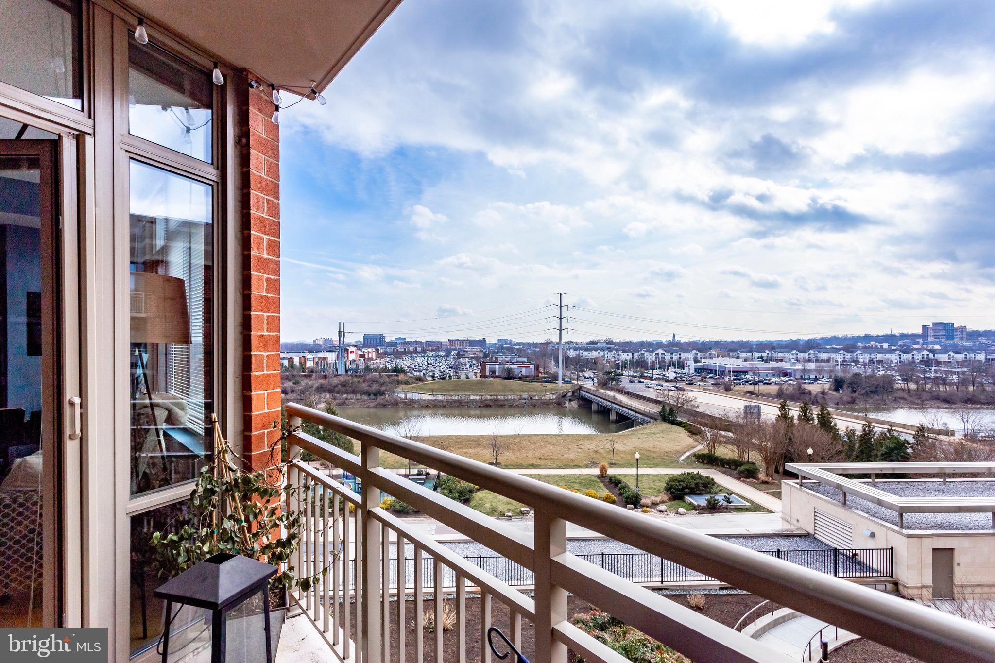 ECLIPSE ON CENTER PARK - Residential